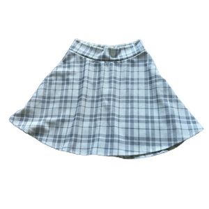 White and gray plaided skirt